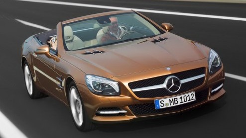 En daar is de Mercedes-Benz SL in geuren en kleuren. Dit zijn de officile beelden, gelekt via een Duits forum. Daar had men geen geduld meer af te wachten tot de presentatie op de Detroit Motor Show.