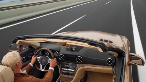 En daar is de Mercedes-Benz SL in geuren en kleuren. Dit zijn de officile beelden, gelekt via een Duits forum. Daar had men geen geduld meer af te wachten tot de presentatie op de Detroit Motor Show.