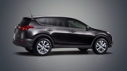 Eigenlijk had Toyota de nieuwe RAV4 tot morgen geheim willen houden, maar voordat de persdagen van de Los Angeles Auto Show de deuren heeft geopend, zijn er al beelden gelekt die de nieuwe SUV in voll