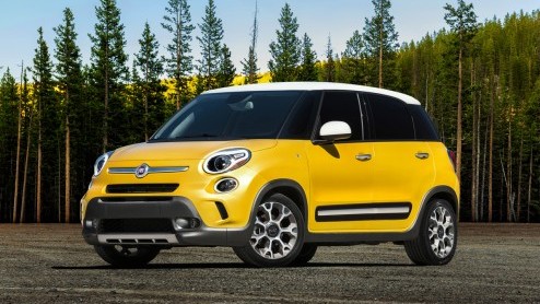De nieuwe Fiat 500L staat nu bij de dealer. Volgend jaar komt daar nog een Trekking versie bij. Deze stoere variant ziet vandaag het licht op de Los Angeles Motor Show en komt ook naar Nederland. Stoe