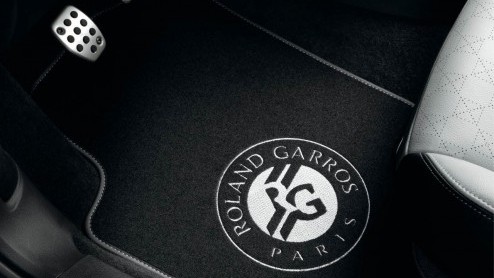 Peugeot viert het voorjaar met Roland Garros-uitvoeringen. Dit jaar zijn beide cabrios van het merk de gelukkige, de 207 CC en 308 CC.