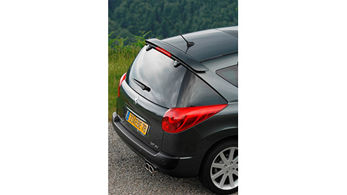 Peugeot breidt het gamma van de 207 SW uit met de SW Outdoor en SW RC, een extra stoere en sportieve versie van deze praktische Fransman. Daarvan zijn nu de prijzen bekend.