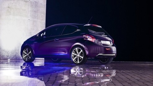 Naast de 208 GTi Concept onthult Peugeot in Zwitserland nog een tweede studiemodel; de XY Concept. Het is een op de 208 gebaseerd studiemodel gericht op stadsmensen die zich graag willen onderscheide