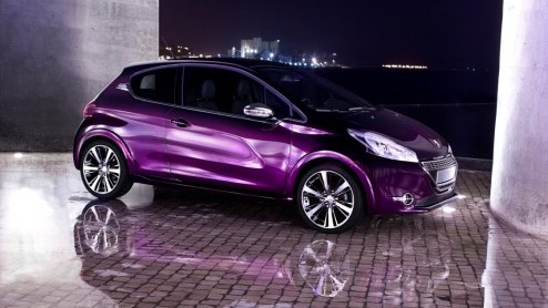 Naast de 208 GTi Concept onthult Peugeot in Zwitserland nog een tweede studiemodel; de XY Concept. Het is een op de 208 gebaseerd studiemodel gericht op stadsmensen die zich graag willen onderscheide