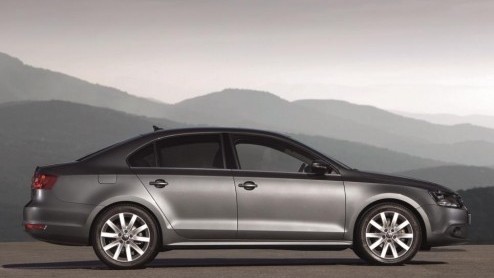 De nieuwe Volkswagen Jetta rijdt inmiddels door het land. De importeur meldt vandaag de topversie aan het leveringsprogramma te hebben toegevoegd; de 2.0 TSI met 200 pk. Ach, waarom niet.