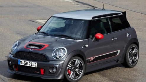 Mini neemt voor de introductie van de extra pittige MINI John Cooper Works GP ruim de tijd. Voorafgaand aan zijn officile debuut in Parijs mogen we alvast meer foto's bekijken en de specificaties lez