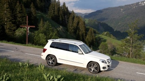 Wat is dat toch met de Mercedes-Benz GLK? Bouw je een stoere, compacte Gelnde in de geest van de legendarische G-Klasse, wil bijna niemand 'm (in Nederland) hebben! Onlangs is de compacte SUV verni