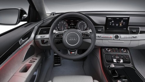 Audi heeft vanaf vandaag de definitieve prijzen van de S6, S7 en S8 rond. Het snelle trio is er vanaf respectievelijk 100.520 euro, 109.990 en 150.100 euro. In juli worden de eerste exemplaren uitgele