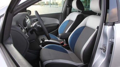 Volkswagen is nog aan het rekenen met de fabriek, maar verwacht dat de Polo BlueGT die we zojuist hebben gereden ongeveer 20.000 euro gaat kosten. Vanaf oktober worden de eerste exemplaren uitgeleverd