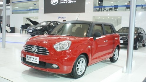 De Autoshow in Peking is natuurlijk niet alleen een autofeestje voor vele Europese merken, maar ook voor de Chinezen zelf. Tussen de vele primeurs van Duitse en Japanse merken zien we ook vele Chinese