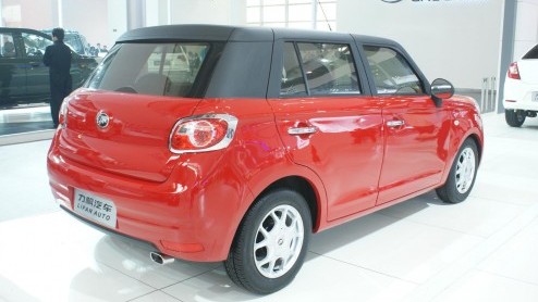 De Autoshow in Peking is natuurlijk niet alleen een autofeestje voor vele Europese merken, maar ook voor de Chinezen zelf. Tussen de vele primeurs van Duitse en Japanse merken zien we ook vele Chinese