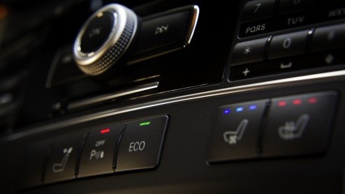 Mercedes-Benz blijft haar modelgamma continu te perfectioneren. Na de facelift van de C-Klasse dient er nu (al) nieuwe motortechniek voor de E-Klasse aan. De Duitsers hebben verse V6- en V8 motoren en