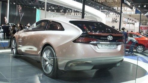 De Autoshow in Peking is natuurlijk niet alleen een autofeestje voor vele Europese merken, maar ook voor de Chinezen zelf. Tussen de vele primeurs van Duitse en Japanse merken zien we ook vele Chinese