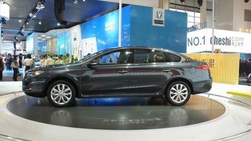 De Autoshow in Peking is natuurlijk niet alleen een autofeestje voor vele Europese merken, maar ook voor de Chinezen zelf. Tussen de vele primeurs van Duitse en Japanse merken zien we ook vele Chinese