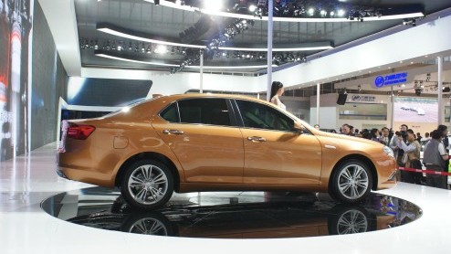 De Autoshow in Peking is natuurlijk niet alleen een autofeestje voor vele Europese merken, maar ook voor de Chinezen zelf. Tussen de vele primeurs van Duitse en Japanse merken zien we ook vele Chinese