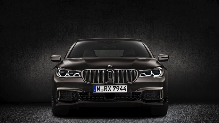 BMW lanceert M760Li xDrive met M-pakket of als V12 Excellence op chique.