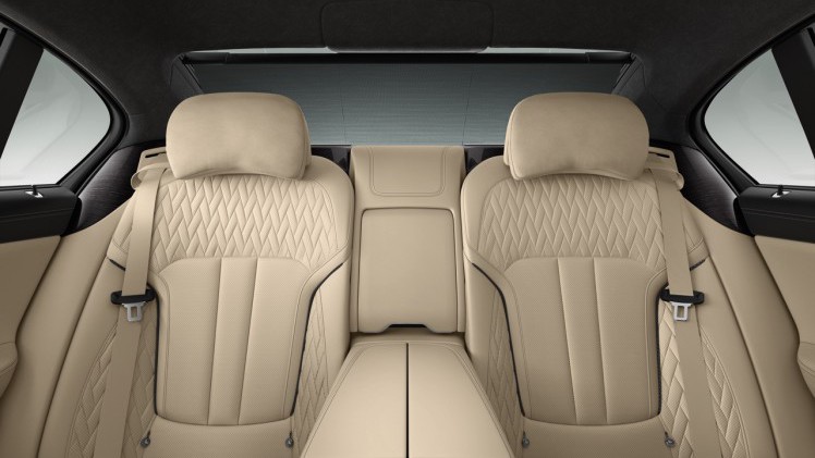 BMW lanceert M760Li xDrive met M-pakket of als V12 Excellence op chique.