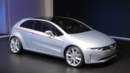 Volkswagen heeft nog meer studiemodellen in petto, waaronder deze opmerkelijke Twin Drive uit de pen van ontwerper Giugiaro. De styling is even andere koek; de aandrijving is groen - want hybride - ma