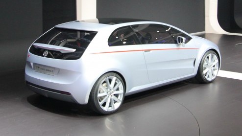 Volkswagen heeft nog meer studiemodellen in petto, waaronder deze opmerkelijke Twin Drive uit de pen van ontwerper Giugiaro. De styling is even andere koek; de aandrijving is groen - want hybride - ma