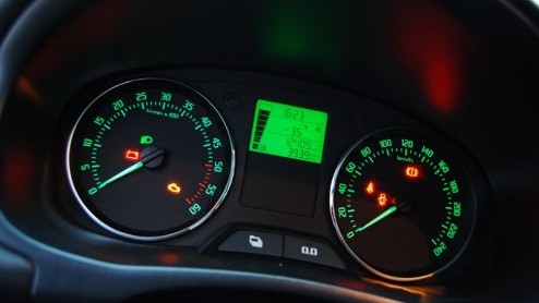 Je kunt op twee manieren op wintersport gaan. Zo goedkoop mogelijk, naar een tweesterrenstek met een spaardieseltje zoals de zuinige Fabia Greenline Combi. Of je pakt volledig uit, reserveert een supe