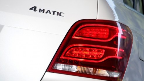 Wat is dat toch met de Mercedes-Benz GLK? Bouw je een stoere, compacte Gelnde in de geest van de legendarische G-Klasse, wil bijna niemand 'm (in Nederland) hebben! Onlangs is de compacte SUV verni