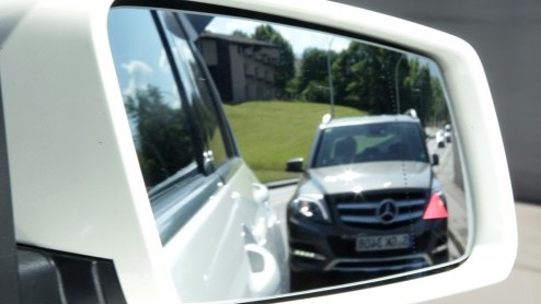 Wat is dat toch met de Mercedes-Benz GLK? Bouw je een stoere, compacte Gelnde in de geest van de legendarische G-Klasse, wil bijna niemand 'm (in Nederland) hebben! Onlangs is de compacte SUV verni