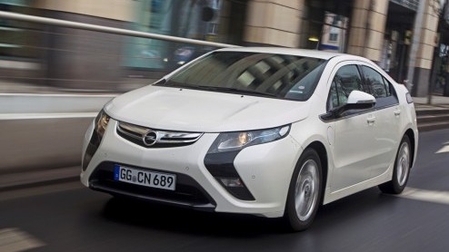 Opel zet de nieuwe Ampera in de verkoop bij 21 dealers in het land. De elektrische auto met range extender  en 0% bijtelling! - wordt dit jaar uitgeleverd aan klanten maar is nu al wel voor proefritt