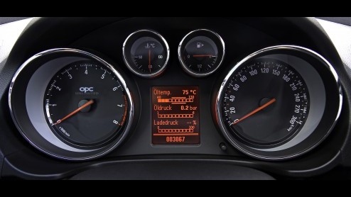 De Opel Insignia OPC kan nu nog meer van zich laten zien. Met de toepasselijke toevoeging Unlimited kunnen de 325 pks de snelheidsmeter door laten lopen tot 270 km/u. Trotse kopers krijgen ook een 