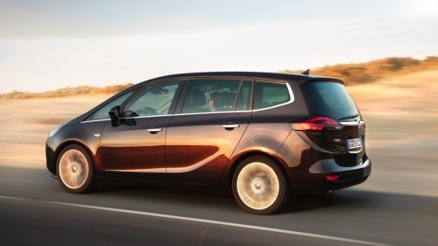 Kijk, now we are talking! Opel introduceert een nieuwe 1.6 CDTI dieselmotor met 135 pk. De Zafira Tourer is als eerste aan de beurt om er mee de weg op te gaan. Met een verbruik van 4.1 l/100km en sle