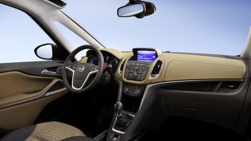De nieuwe Opel Zafira staat nog dit jaar in de showroom. Daarom maakt de importeur alvast prijzen bekend; de dealer doet zaken vanaf 28.595 euro.