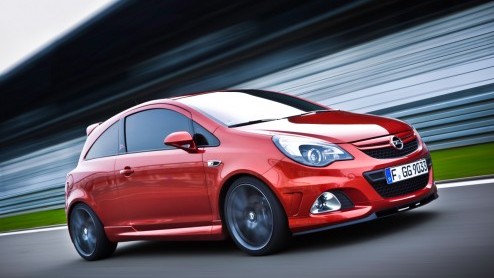 Het Opel Performance Center heeft onlangs twee nieuwe uitvoeringen aan het OPC-assortiment toegevoegd, de Insignia OPC Unlimited en de Corsa OPC Nrburgring Edition. Op de EuroSpeedway Lausitz, iets o
