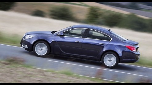 Hij werd al bij introductie van de Opel Insignia aangekondigd en is binnenkort eindelijk een feit; de 2.0 CDTI biturbodiesel met 195 pk en 400 Nm. De superdiesel treedt in januari aan en is er met twe