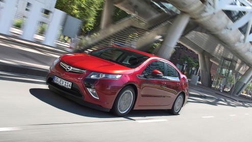 Feest bij Opel en Chevrolet. De Ampera en Volt zijn zojuist verkozen tot Auto van het Jaar!