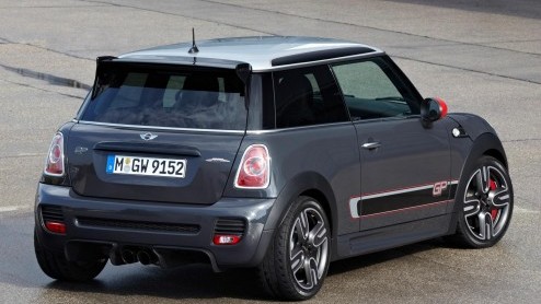 Mini neemt voor de introductie van de extra pittige MINI John Cooper Works GP ruim de tijd. Voorafgaand aan zijn officile debuut in Parijs mogen we alvast meer foto's bekijken en de specificaties lez