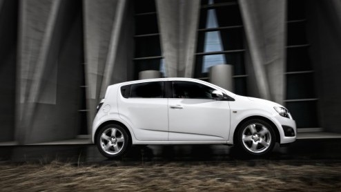 Chevrolet heeft eerder dit jaar de gloednieuwe Aveo gepresenteerd met louter benzinemotoren. Het ontbrak de kleine Europese Koreaan nog aan een belastingvrije (diesel)uitvoering. Daar komt nu verander