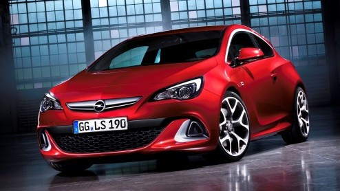 Hij zat overduidelijk al in de pijplijn maar is nu officieel; de Opel Astra OPC. Het sportieve topmodel krijgt een 2.0 liter turbomotor met 280 pk en haalt met gemak 250 km/u. Daarmee is de Astra GTC 