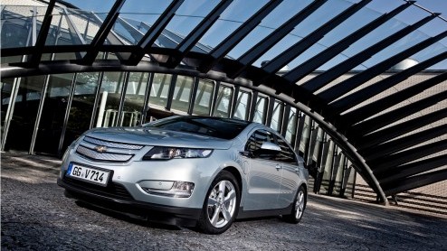 Klaar voor de Chevrolet Volt? Hij staat in februari bij de dealer, verkrijgbaar in twee uitvoeringen. Prijzen beginnen bij net geen 42 mille.
