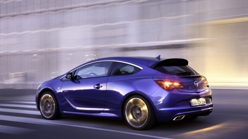 Opel heeft volgende maand op de Autosalon van Genve twee primeurs klaarstaan; de nieuwe Mokka - een kleine SUV - en de Astra OPC, met 280 pk. Ook debuteert de RAD e, een elektrische fiets die gebouwd