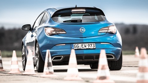 Het segment van de hot hatches gaat op de schop. De Golf GTI en Megane RS krijgen binnenkort gezelschap van onder andere de nieuwe Astra OPC. Opel zet de concurrentie op de tweede plaats met nog meer