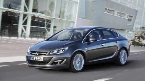 Nu de nieuwe Astra bijna drie jaar op de markt is en zowel de OPC als sedan in aantocht zijn vindt Opel het tijd voor een facelift. Tegelijkertijd voegt zich de 195 pk sterke biturbodiesel in het gamm