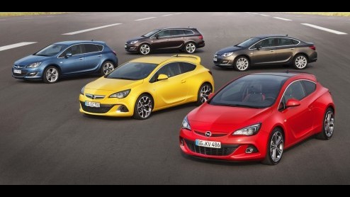 Nu de nieuwe Astra bijna drie jaar op de markt is en zowel de OPC als sedan in aantocht zijn vindt Opel het tijd voor een facelift. Tegelijkertijd voegt zich de 195 pk sterke biturbodiesel in het gamm