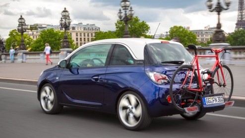 Vanaf halverwege volgende maand kan de nieuwe Opel Adam worden besteld. Alle reden om dus de (vanaf)prijs bekend te maken: 12.495 euro. Opels kleinste is helemaal naar eigen smaak aan te kleden en wo