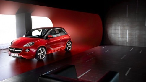 De nieuwe Opel Adam heeft zich zo nu en dan al onbedoeld laten zien. Nu is het de tijd voor Opel om zelf officile details en beeldmateriaal vrij te geven, voorafgaand aan de presentatie in Parijs.