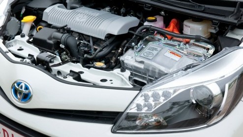 Toyota heeft het alternatief voor de compacte spaardiesel in aantocht. Is het er een op LPG of aardgas? Nee, de Japanners wedden - bijna traditiegetrouw - op een hybride met benzinemotor. De Yaris hyb