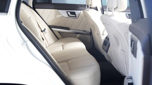 Wat is dat toch met de Mercedes-Benz GLK? Bouw je een stoere, compacte Gelnde in de geest van de legendarische G-Klasse, wil bijna niemand 'm (in Nederland) hebben! Onlangs is de compacte SUV verni