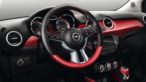 In Lissabon maken we momenteel kennis met de nieuwe Opel Adam. Hoe zijn de eerste kilometers bevallen? Vandaag alvast een eerste rij-indruk met wat extra details over de toekomst van Adam. Er zit nog 