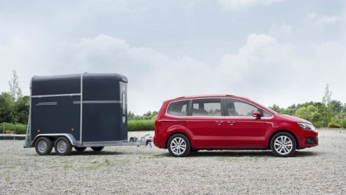 Seat introduceert twee nieuwe versies van de Alhambra, een nieuwe instapdiesel met 115 pk en een 2.0 TDI (140 pk) met vierwielaandrijving. De eerste lijkt op papier een interessante versie voor de zak