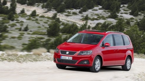 Seat introduceert twee nieuwe versies van de Alhambra, een nieuwe instapdiesel met 115 pk en een 2.0 TDI (140 pk) met vierwielaandrijving. De eerste lijkt op papier een interessante versie voor de zak
