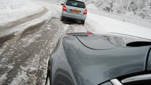 Je kunt op twee manieren op wintersport gaan. Zo goedkoop mogelijk, naar een tweesterrenstek met een spaardieseltje zoals de zuinige Fabia Greenline Combi. Of je pakt volledig uit, reserveert een supe