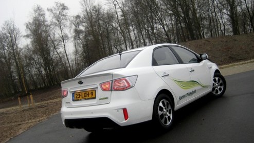 Het is waarschijnlijk de meest exclusieve Kia in Nederland, maar dat is niet waar het om draait. De Kia Forte Hybrid LPi is de eerste in serie geproduceerde autogashybride! Ook al komt de zeer CO2-vri